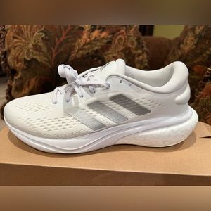 Adidas brand new super nova 2